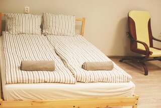 Хостелы Trip & Hostel Гданьск Двухместный номер Делюкс с 1 кроватью (для 2 взрослых и 1 ребенка)-1